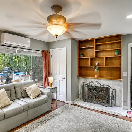 Anaheim Studio With Fireplace 14 Mi To Disneyland!